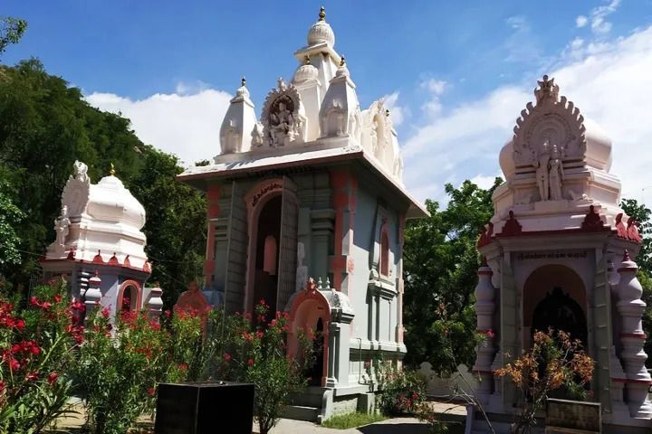 Skandasramam_Murugan_Temple.jpg